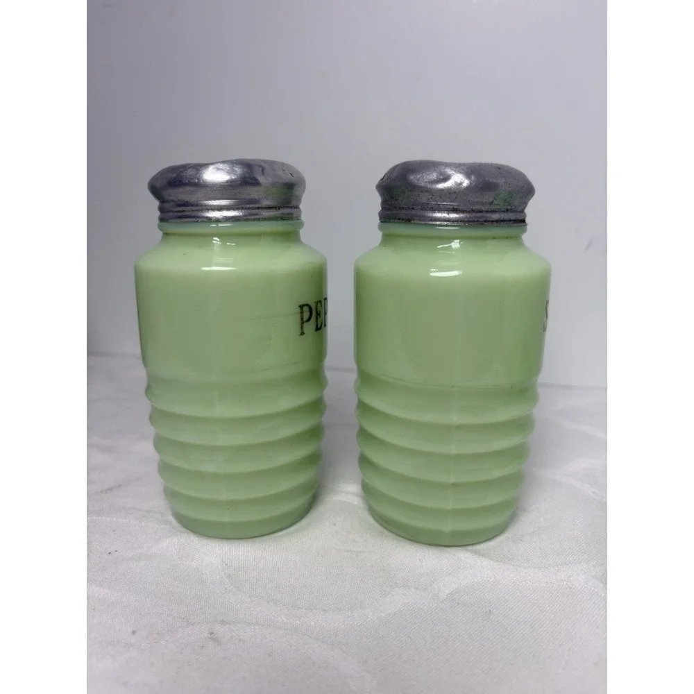 Vintage Jadeite Green Glass Salt & Pepper Beehive Uranium Shakers Set